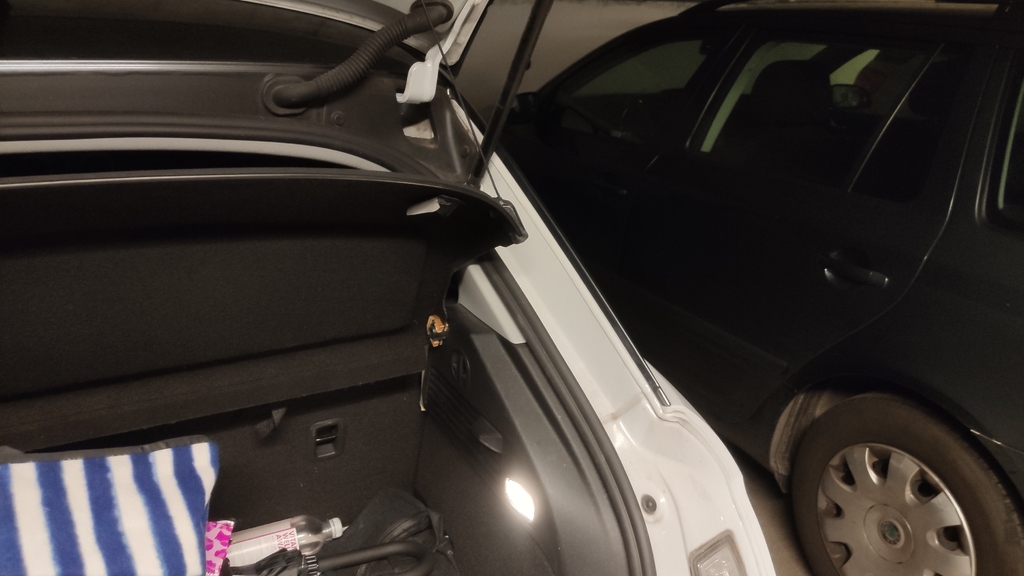 Audi A1 Bagaj Örtüsü Yedek Parçası görsel 2