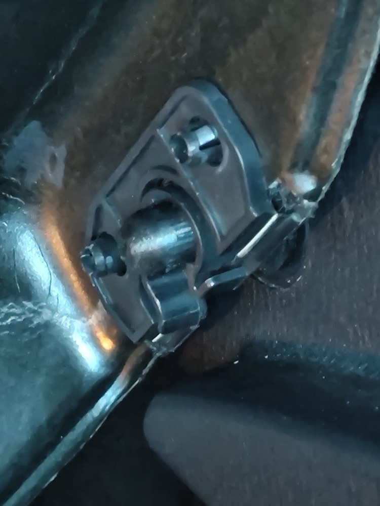 Mazda 2 Bagaj Kapağı Sabitleme Klipsi