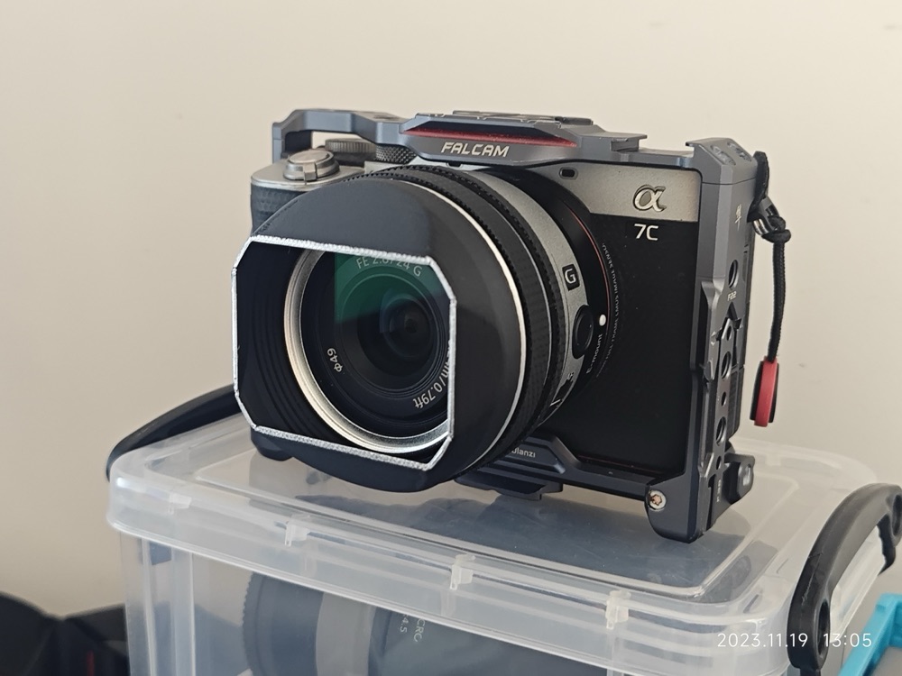 Sony 24 F2.8 G Lens Parasoleyi