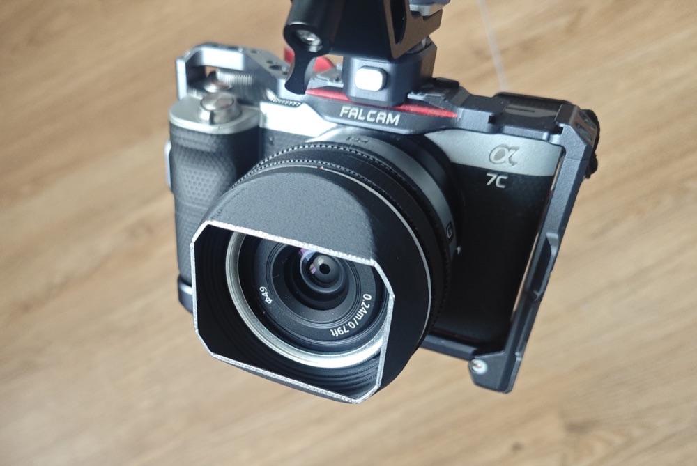 Sony 24 F2.8 G Lens Parasoleyi görsel 2
