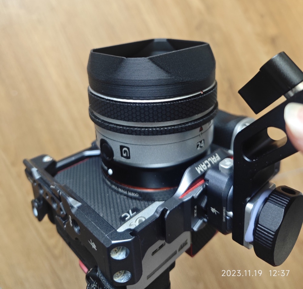 Sony 24 F2.8 G Lens Parasoleyi görsel 4