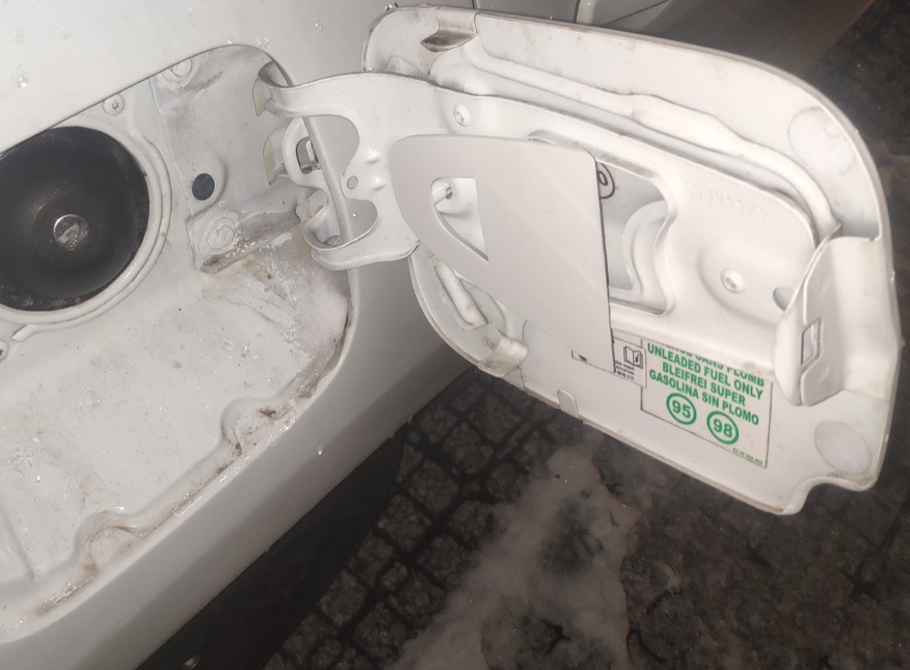 Dacia yakıt dolum kapağı tutucu görsel 2