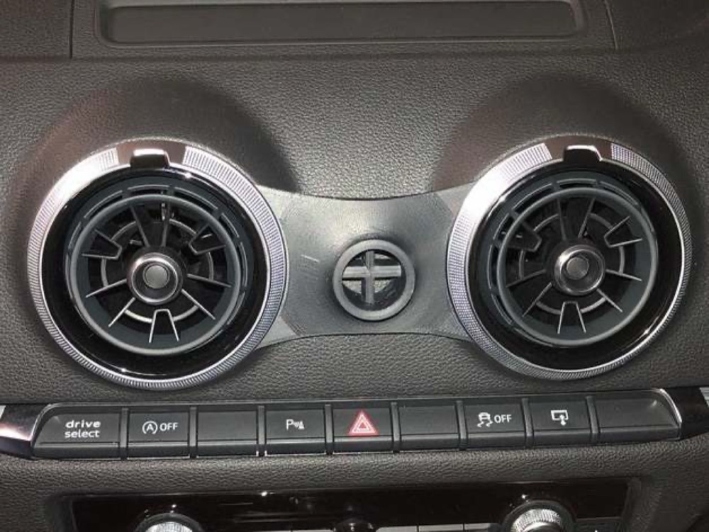 Audi A3 8V telefon tutucu görsel 2