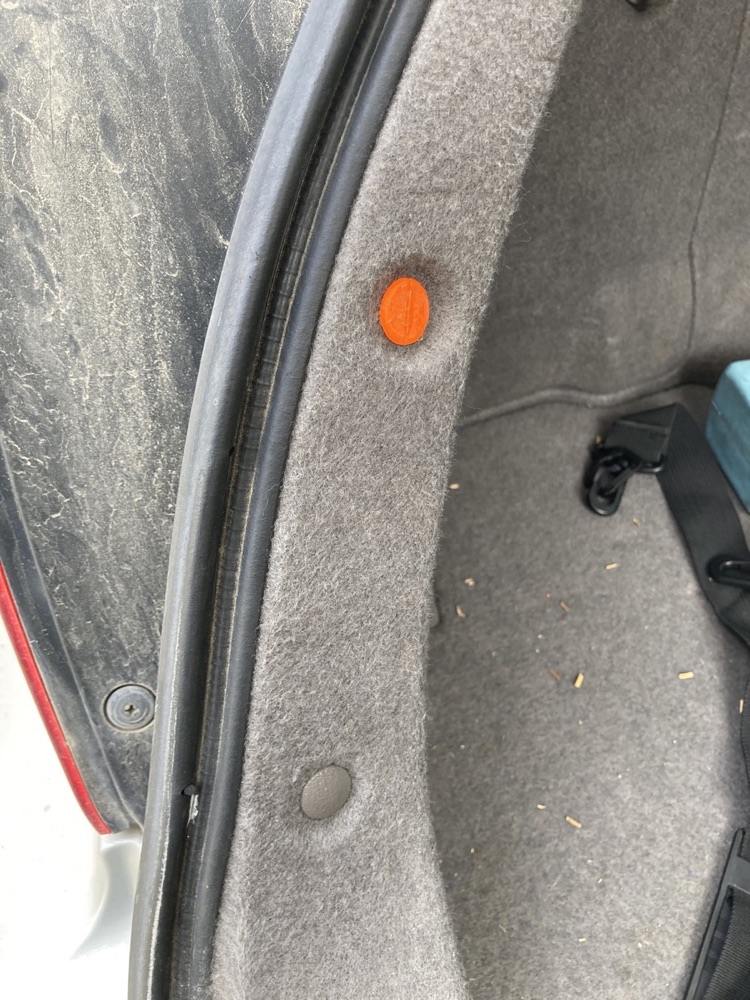 Subaru Bagaj Plastik Tapası görsel 2