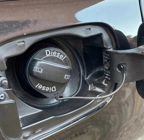 Audi A4 Yakıt Kapağı Bağlama İpi Klipsi