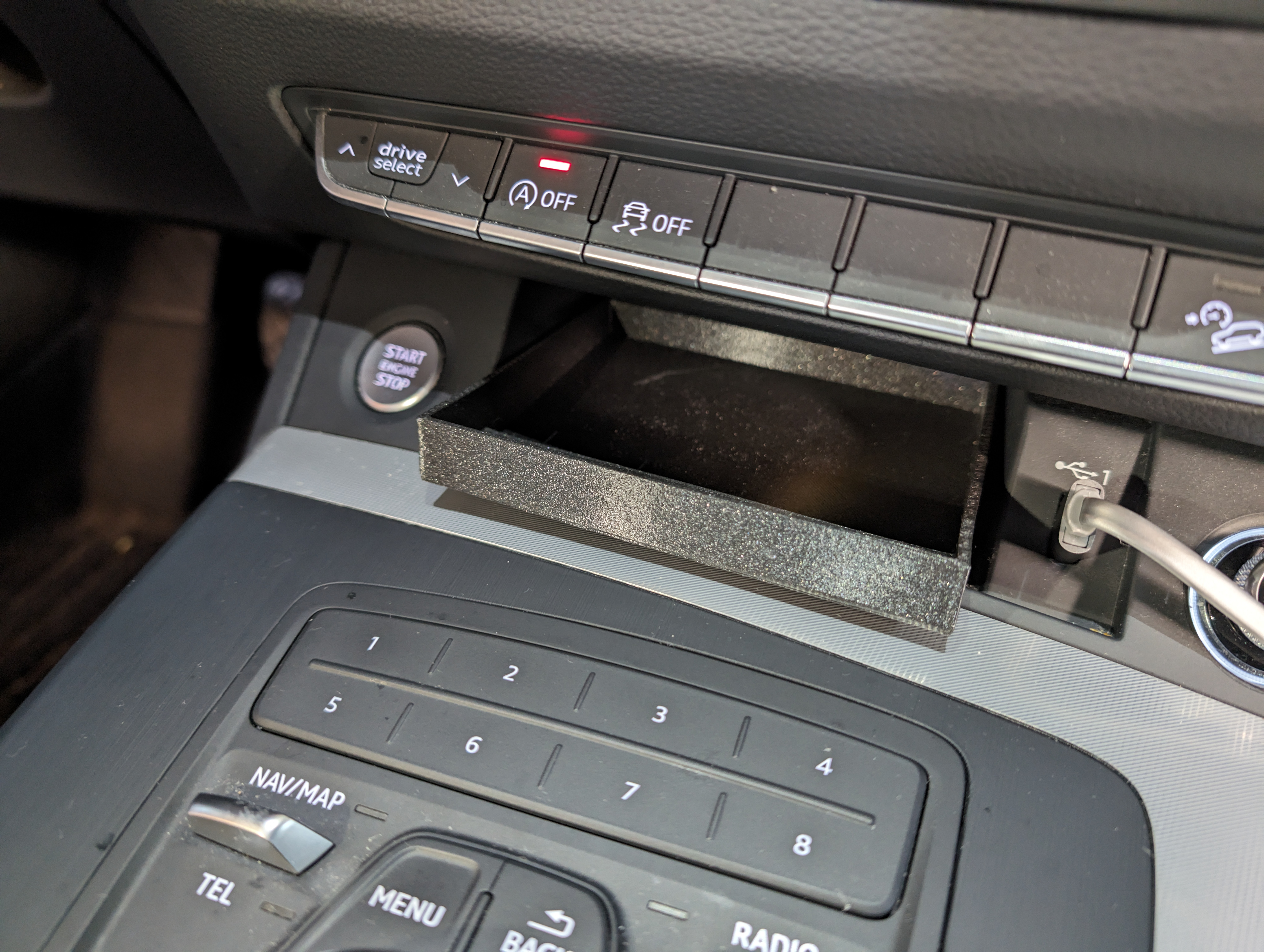 Audi Q5 Konsol Tepsisi görsel 2