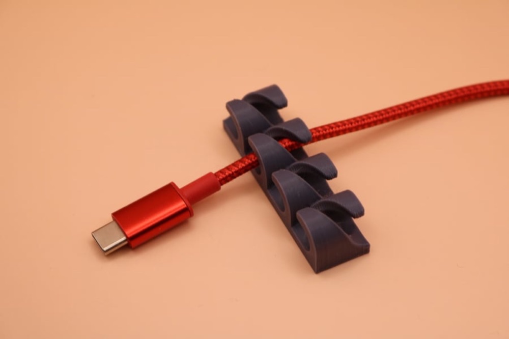 USB Kablo Tutucu (Kıvrımlı Kanallı, 1, 2, 4 ve 8 Yuvalı)