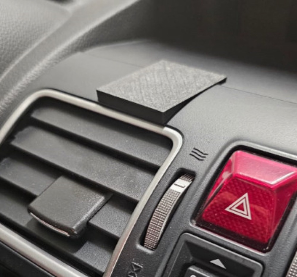 Subaru Forester (SJ) Torpido Telefon Plakası