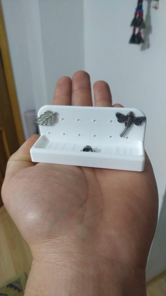 Broş ve Yüzük Tutucu Stand (Delikli Arka Duvarlı)