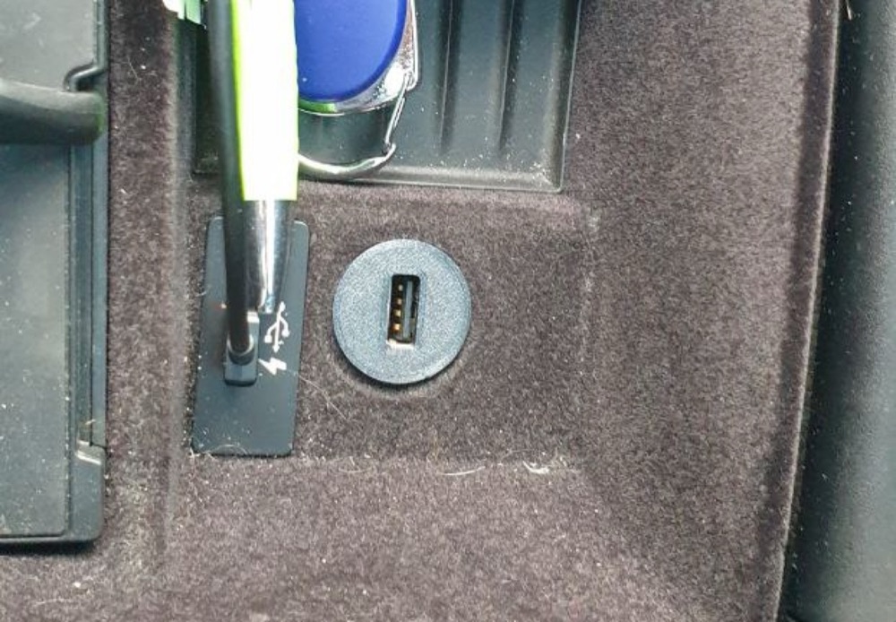 Çakmak Yuvası USB Adaptör Çerçevesi (BMW Uyumlu)