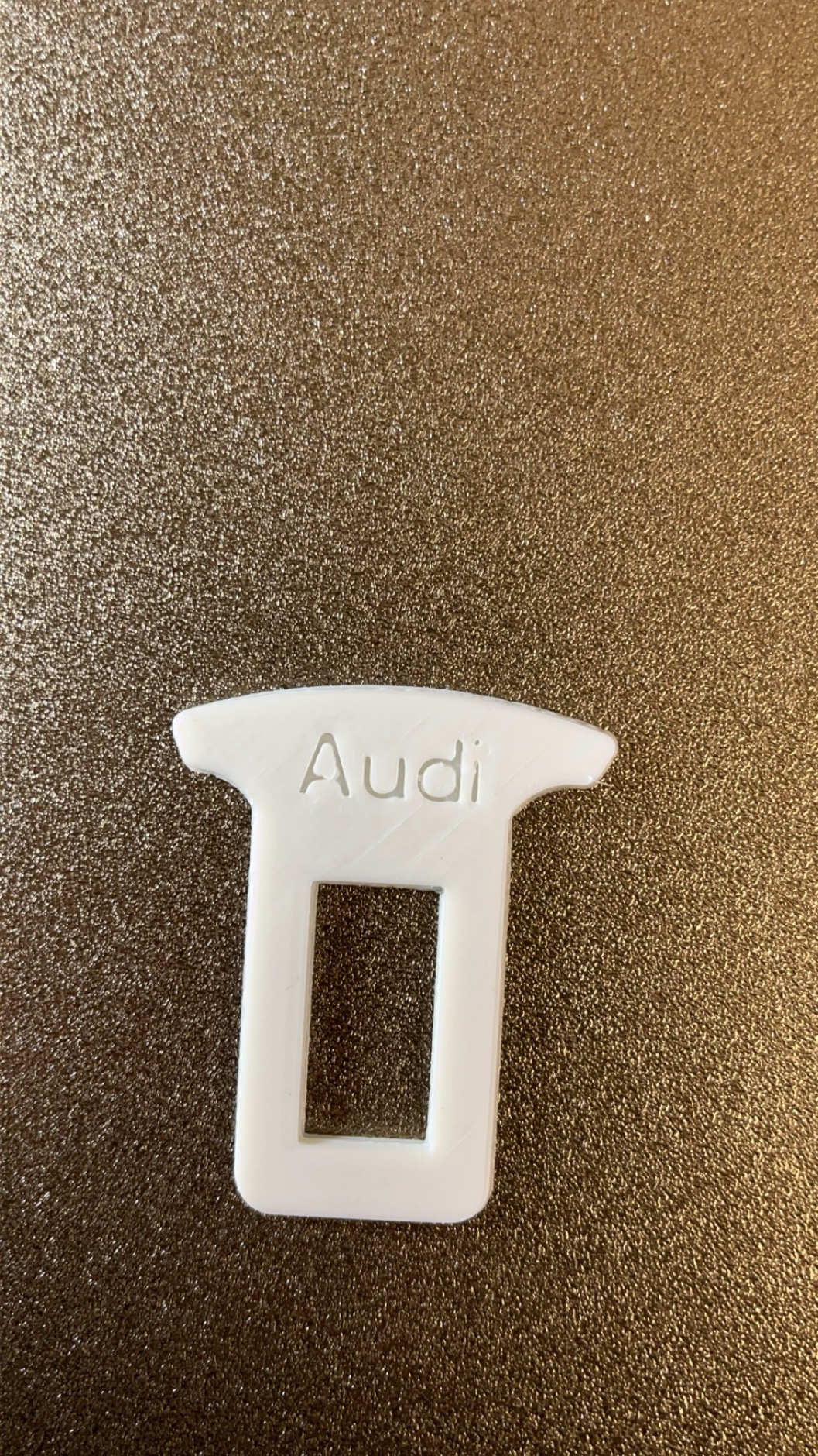 Audi Emniyet Kemeri Takma Yardımcı Parçası