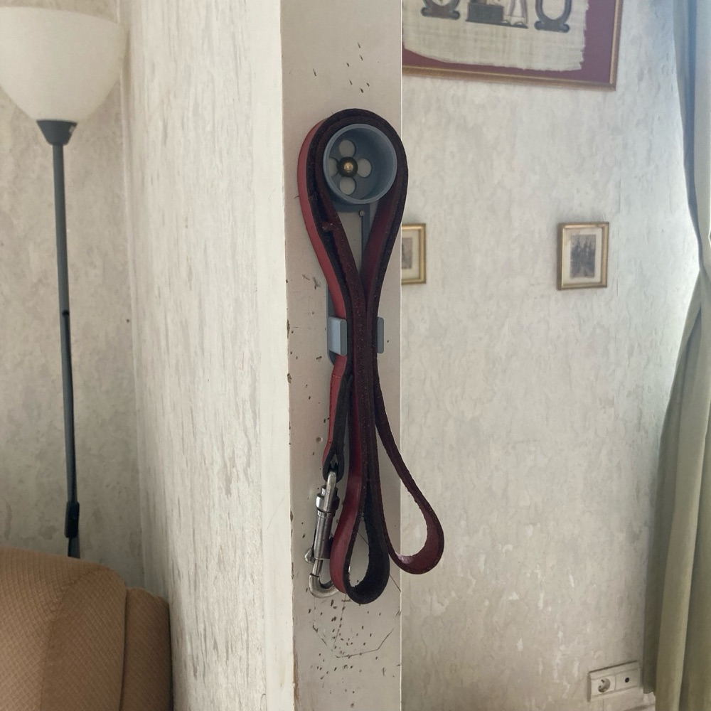 Köpek Tasması Duvar Askısı (Tek Parça, Uzun Yuvalı Braket) görsel 1