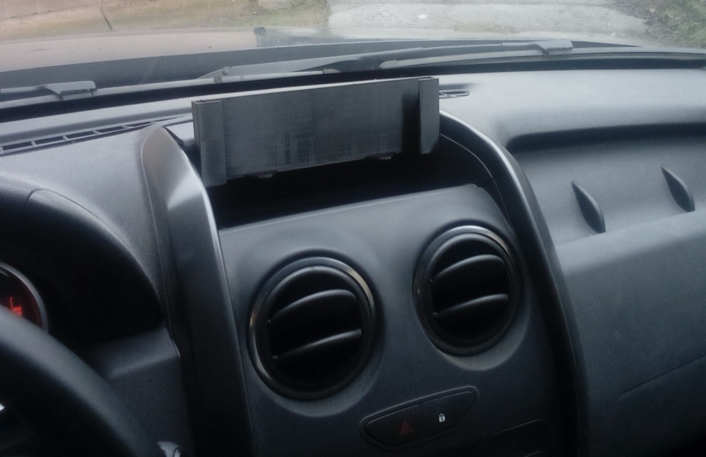 Dacia Duster tablet tutucu görsel 2