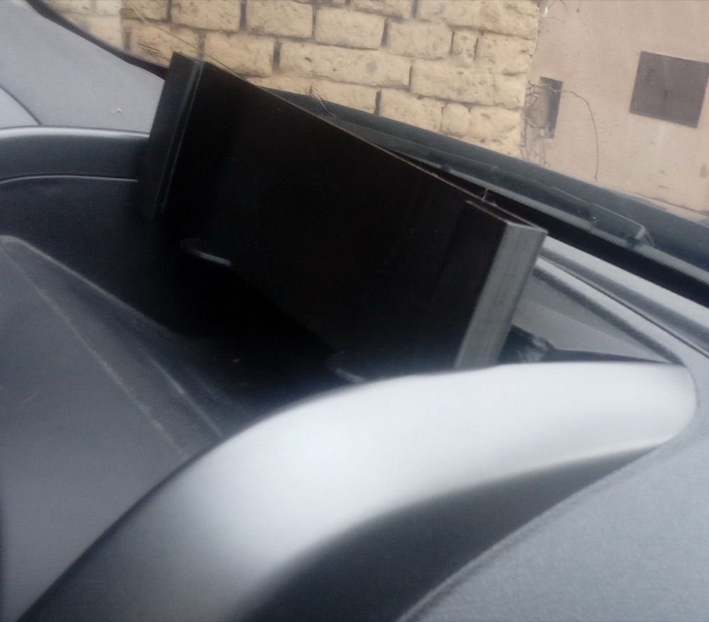 Dacia Duster tablet tutucu görsel 3