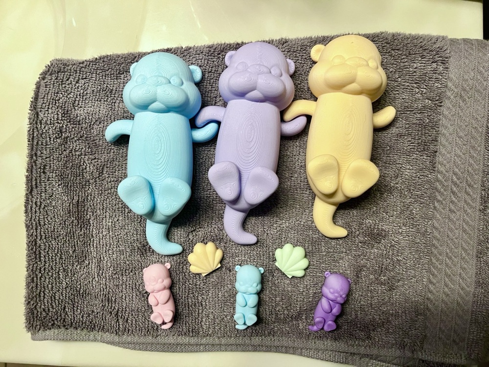Yüzen Su Samuru Banyo Oyuncağı Seti (Yetişkin, Yavru ve Deniz Kabuğu, Mıknatıs Yuvalı) görsel 2