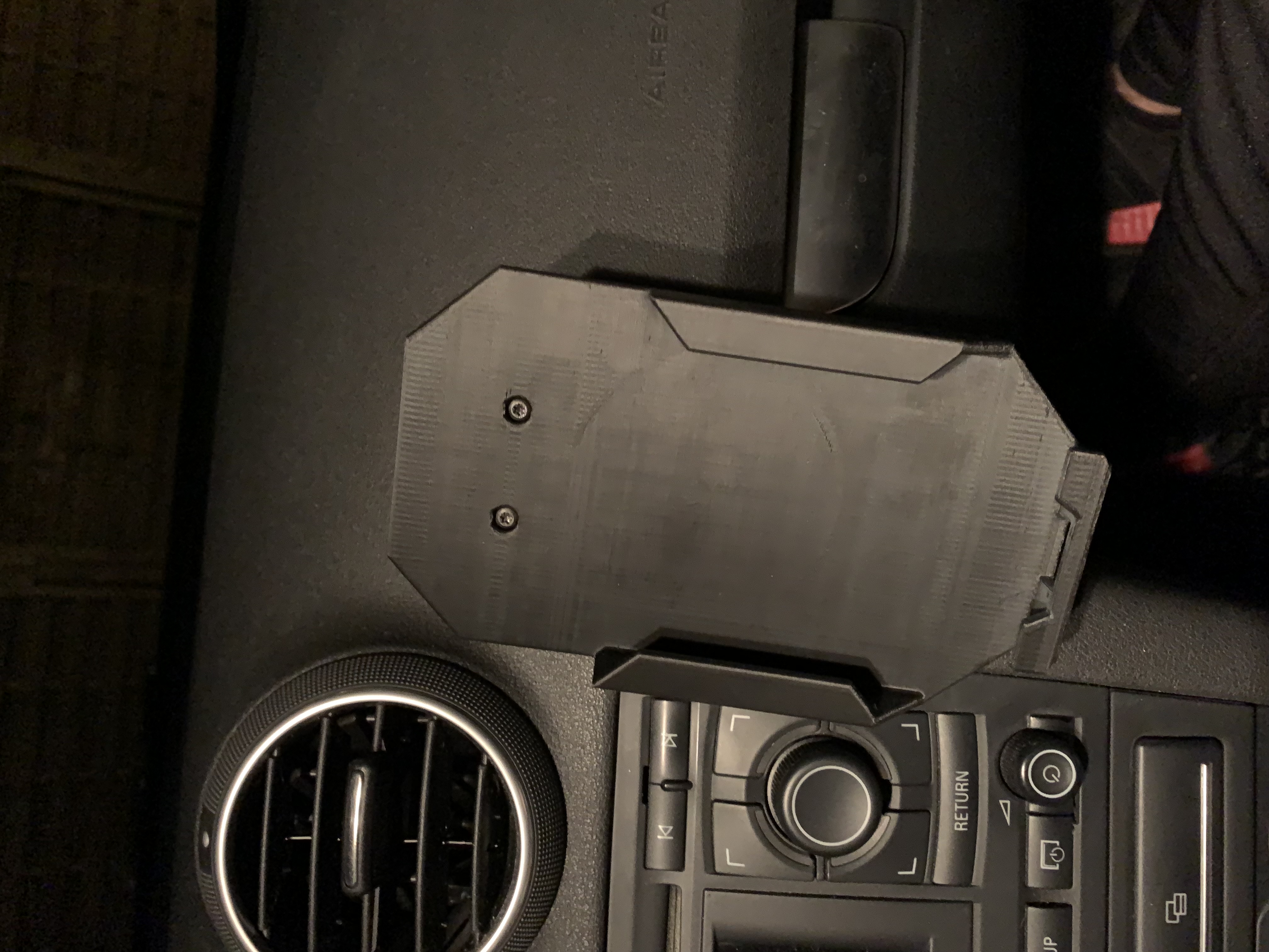 Audi FSE iPhone XR Kablosuz Şarjlı Telefon Tutucusu