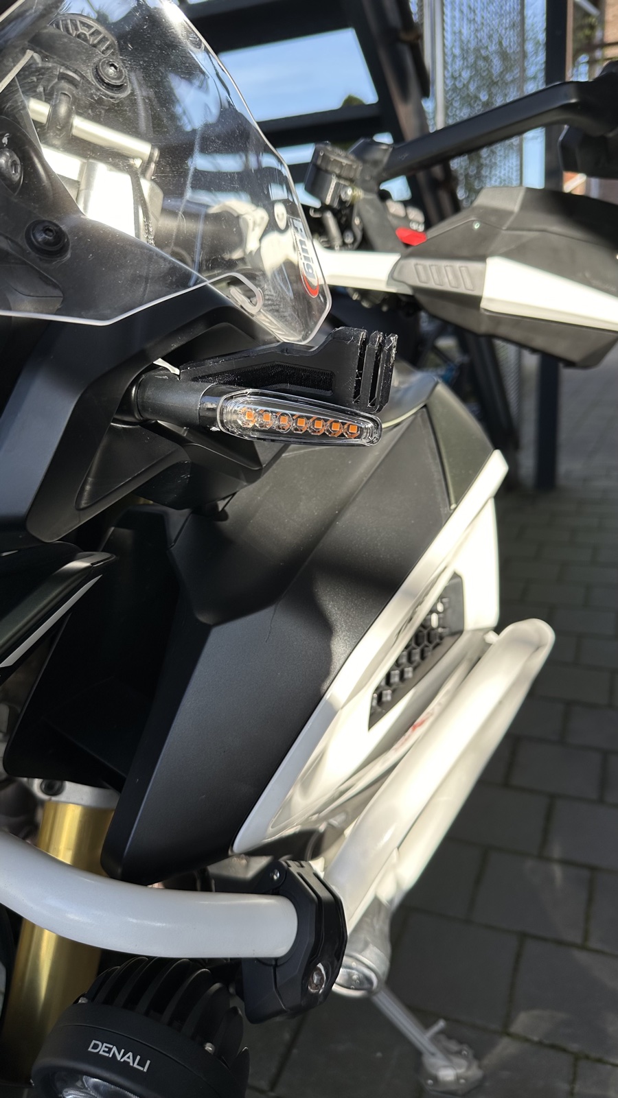 Triumph Sinyal Lambası GoPro Kamera Tutucu görsel 2