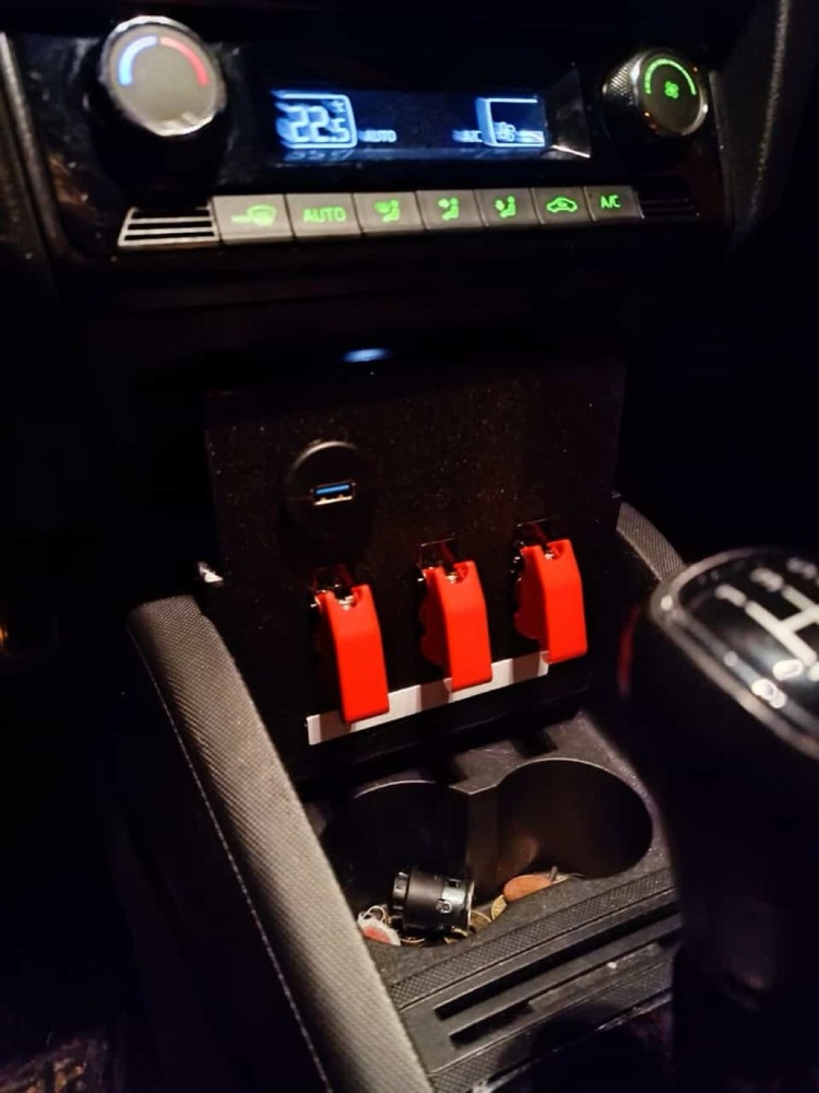 Skoda Fabia 3 Orta Konsol Anahtar Gövdesi