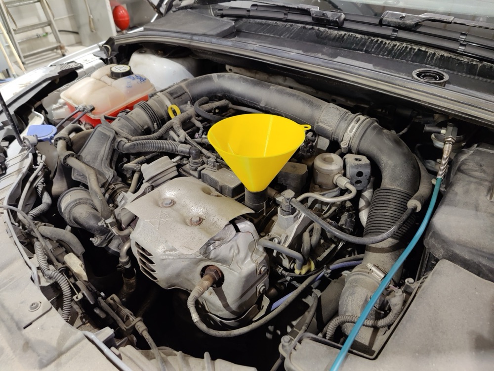 Ford EcoBoost yağ hunisi