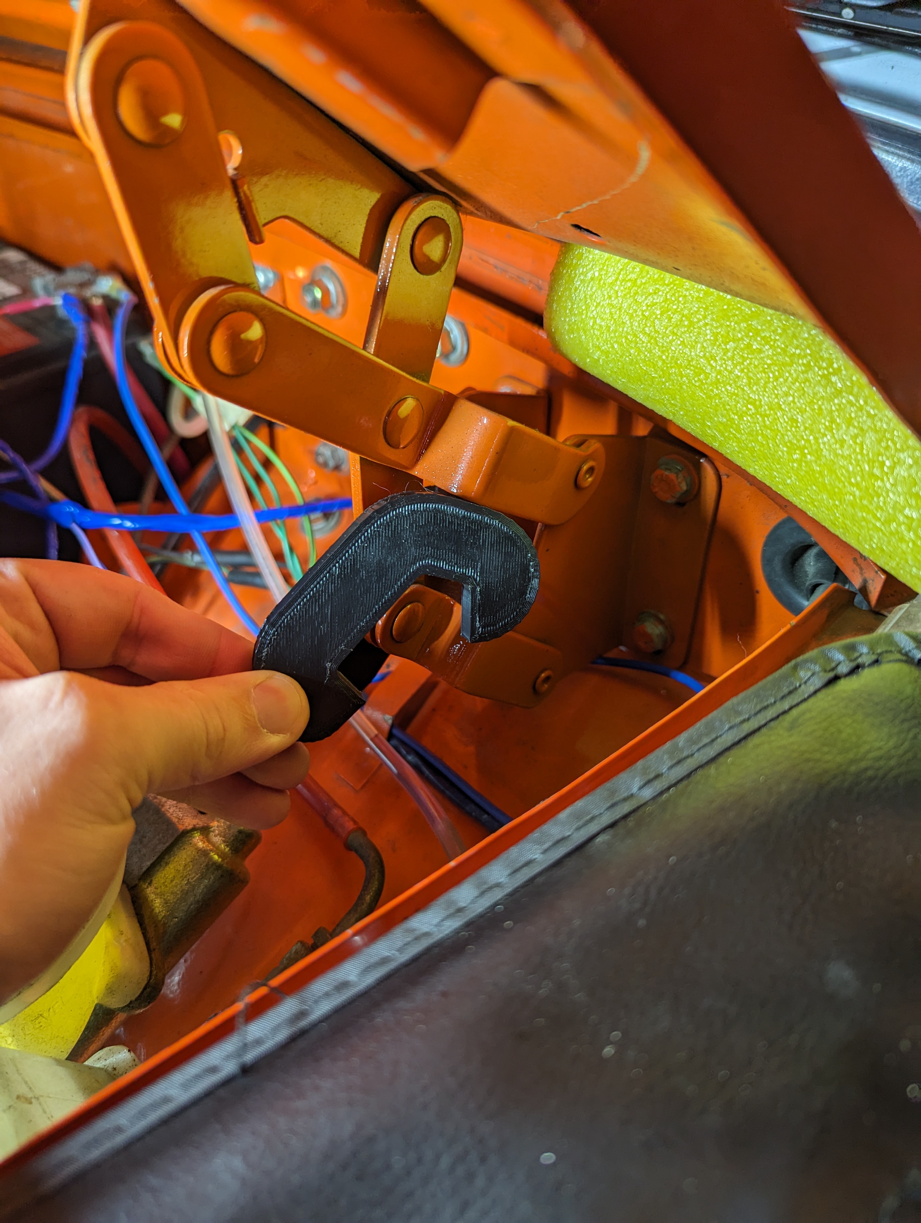 MG Midget Kaput Tutucu Klipleri