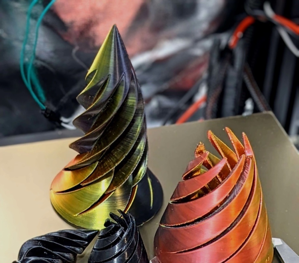 Sarmal Vida Fidget Oyuncağı (Sekiz Kanatlı Spiral Gövde, İçinden Geçen Çekirdek)