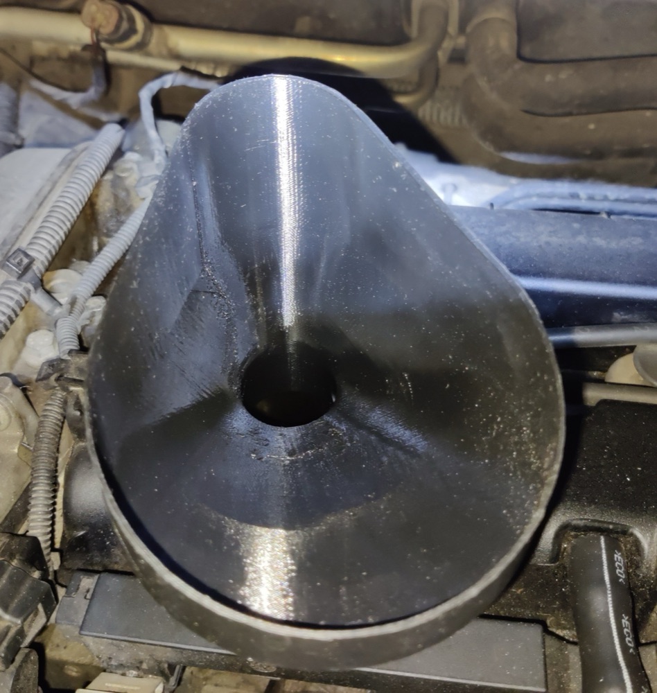 Ford Focus Mk2 Özel Yağ Huni Çıkıntısı