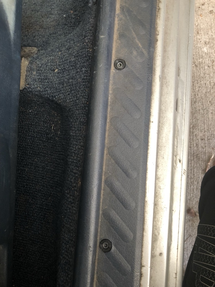 Nissan S13 Kapı Eşiği Plakası Klipsi görsel 2