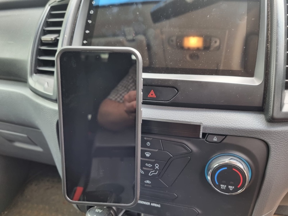 Ford Ranger T6 CD Çalar Telefon Tutucu