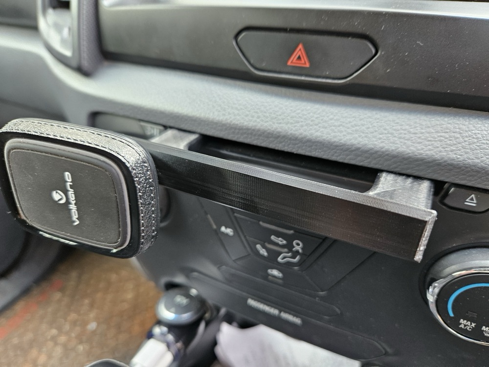Ford Ranger T6 CD Çalar Telefon Tutucu görsel 2