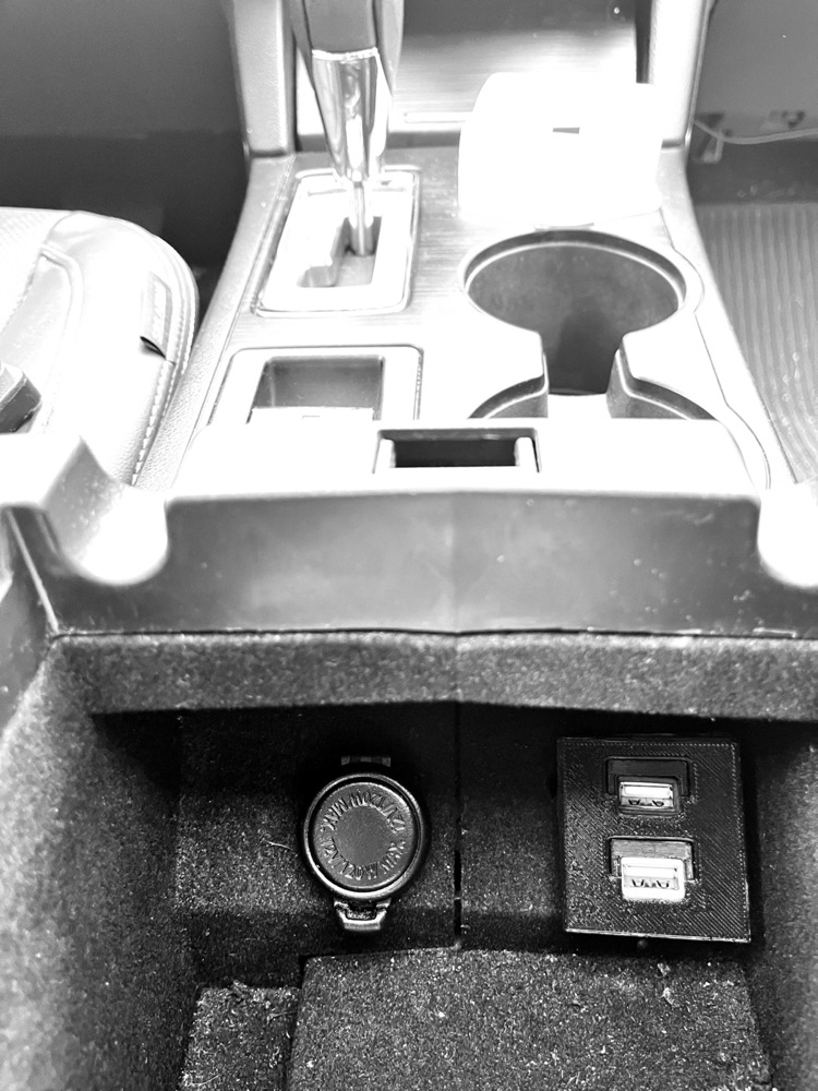 Subaru Legacy Çift USB Giriş Paneli (2017)