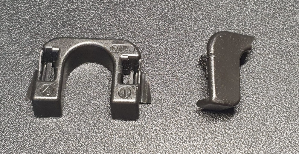 Ford Fiesta bagaj perdesi braketi görsel 3