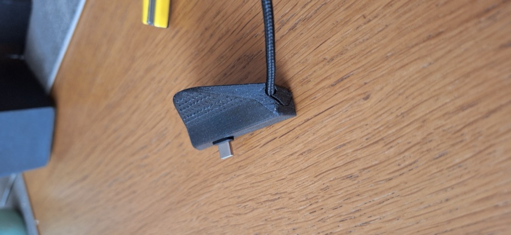 Hyundai Tucson Telefon Gözü USB-C Kablo Tutucusu görsel 4