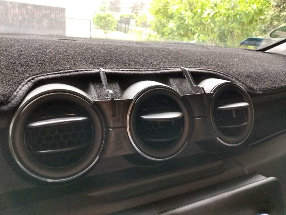 Dacia Duster 2 gösterge paneli kaplama tutucu