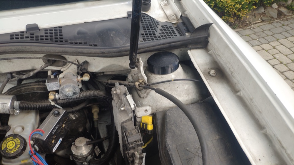 Dacia Duster amortisör üst kapak