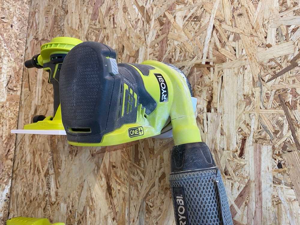 Ryobi One+ Orbital Zımpara Duvar Askısı görsel 2