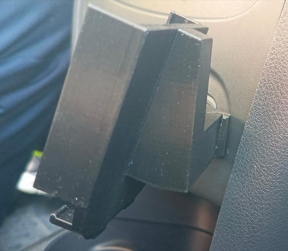 Dacia Sandero telefon tutucu görsel 2