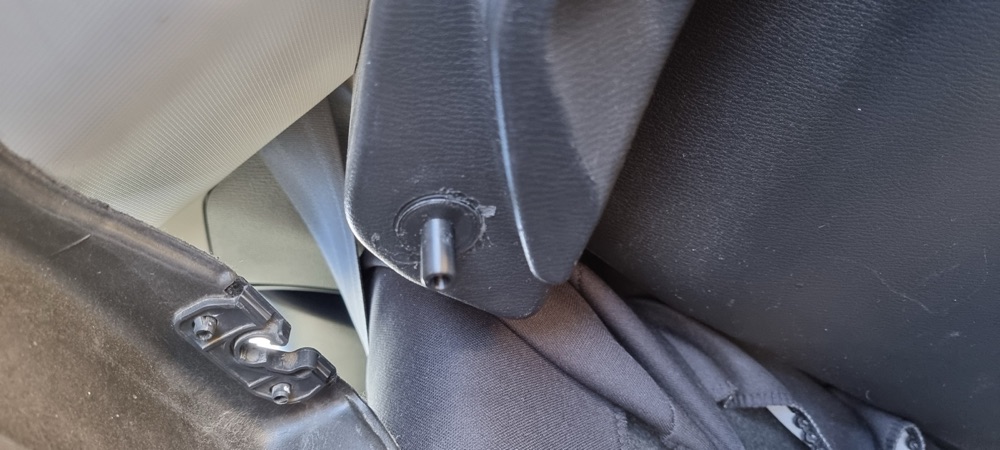Mazda 2 Bagaj Örtüsü Klipsi görsel 3