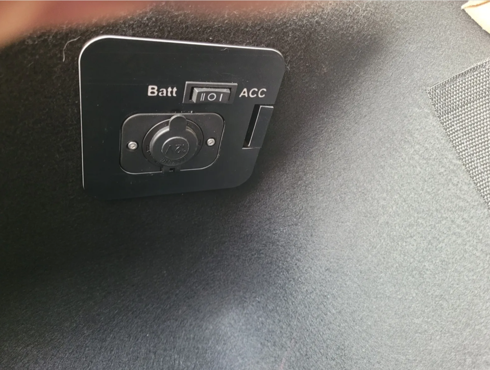 Toyota Camry Bagaj Çakmak Soketi Kapağı