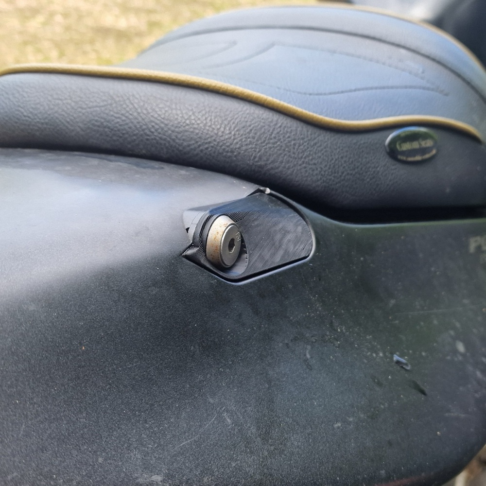 Honda CBR1100XX Arka Tutamak Deliği Tapası