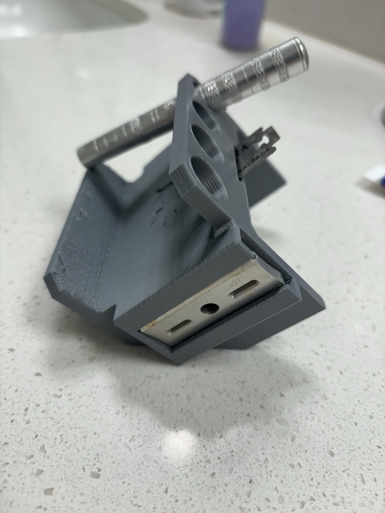 Başlık Yuvalı ve Kullanım Sayaçlı Klasik Tıraş Makinesi Standı görsel 3