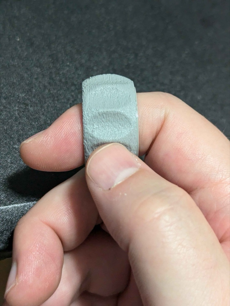 Yivli Dönen Fidget Yüzük (32 mm, Parmağa Yarıya Kadar Geçen)