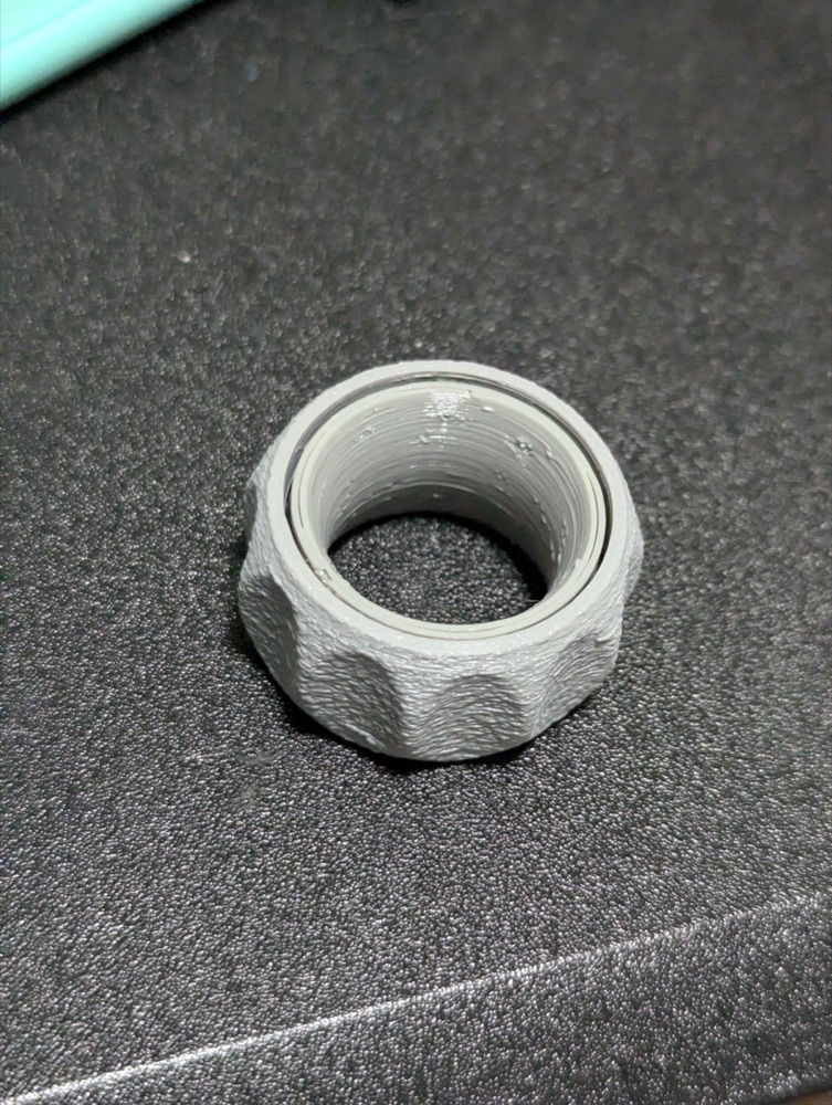 Yivli Dönen Fidget Yüzük (32 mm, Parmağa Yarıya Kadar Geçen) görsel 2