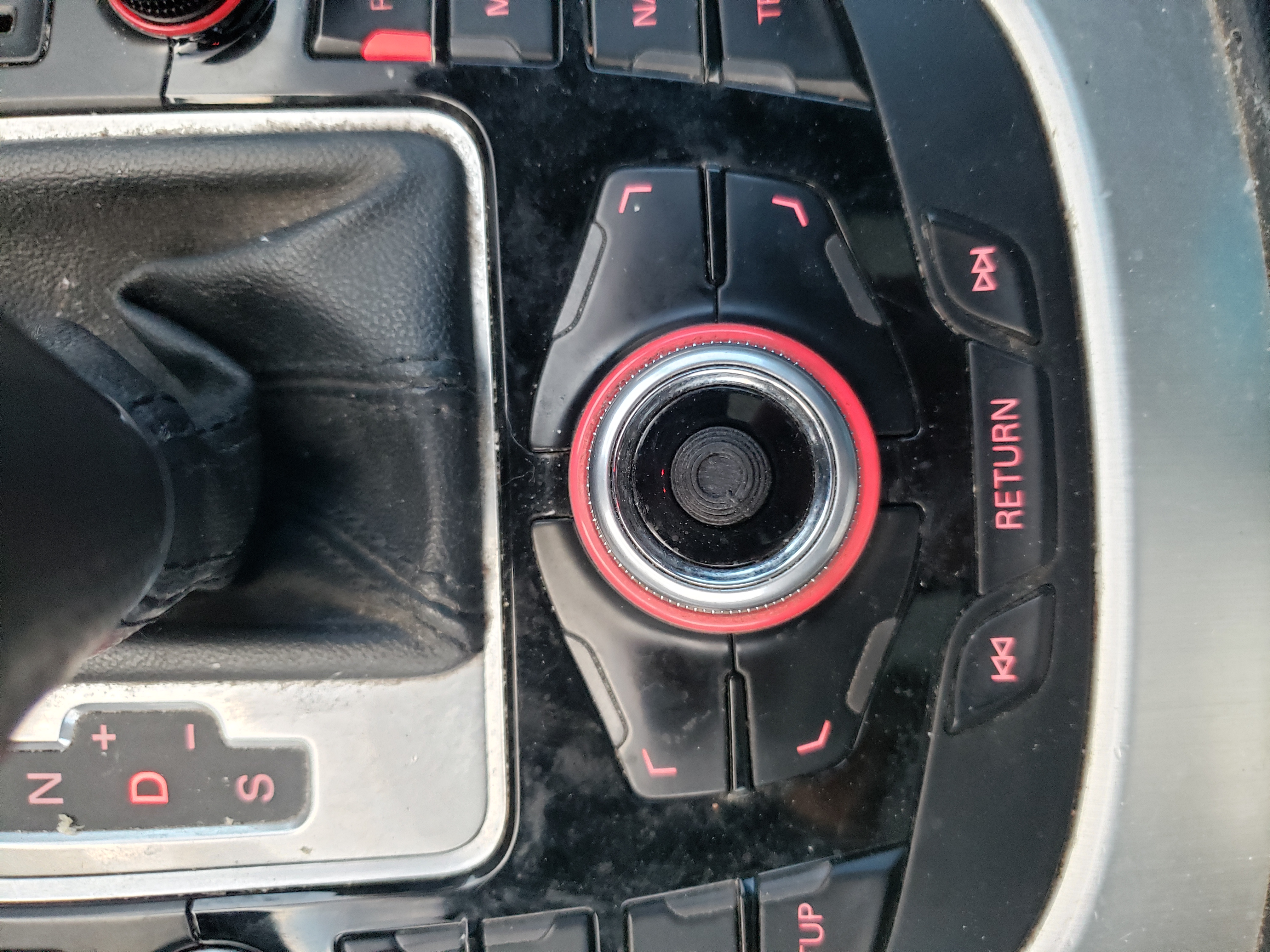 Audi Q5 Konsol Düğmesi görsel 2
