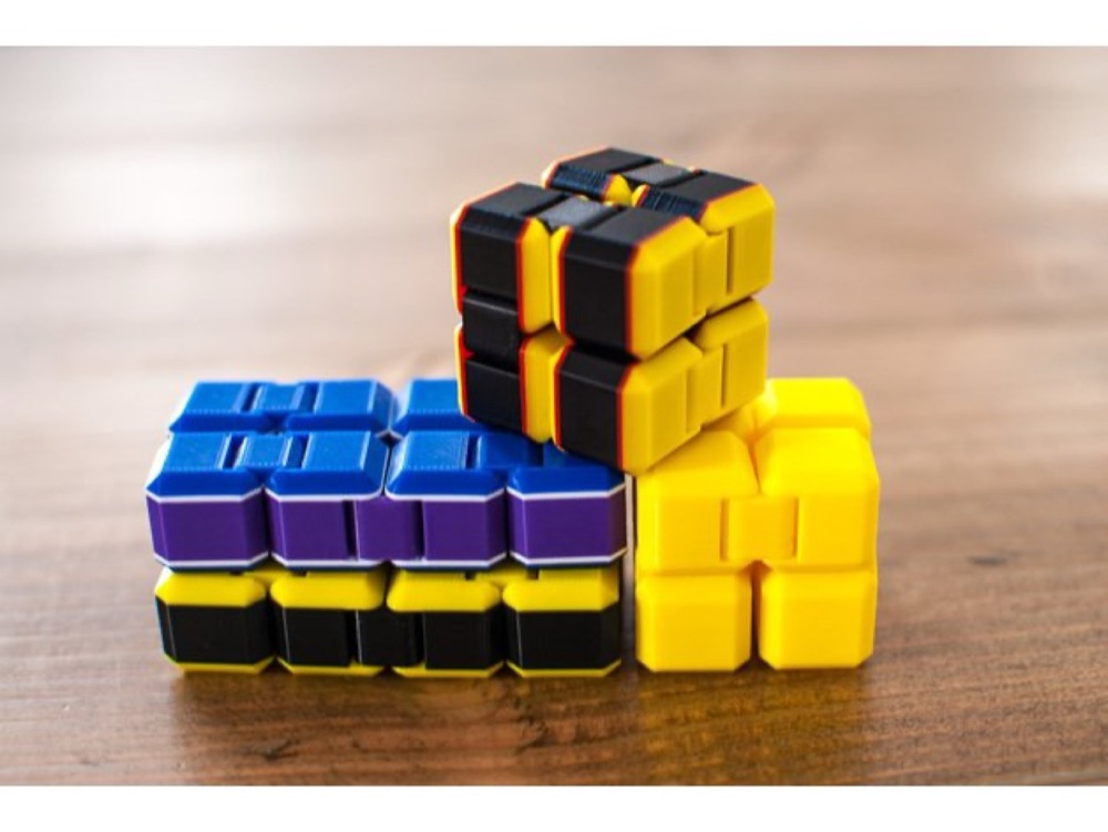 Sonsuz Küp Fidget Oyuncağı (Katlanıp Açılan Menteşeli Küp)