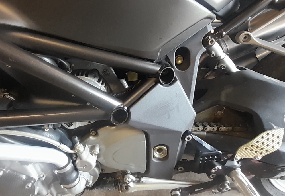 MV Agusta F4 Şasi Kapağı