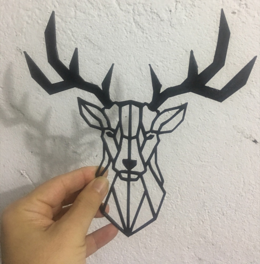 Geometrik Geyik Başı Duvar Dekoru (Low Poly Siluet)
