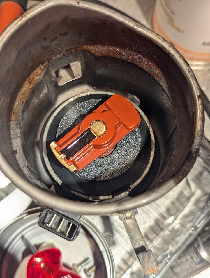 VW/Audi 2.5L Motor Distribütör Toz Kapağı görsel 2