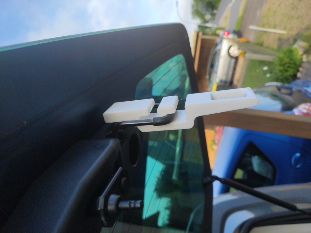 Citroën Berlingo Arka Cam Havalandırma Mesafe Tutucusu görsel 2
