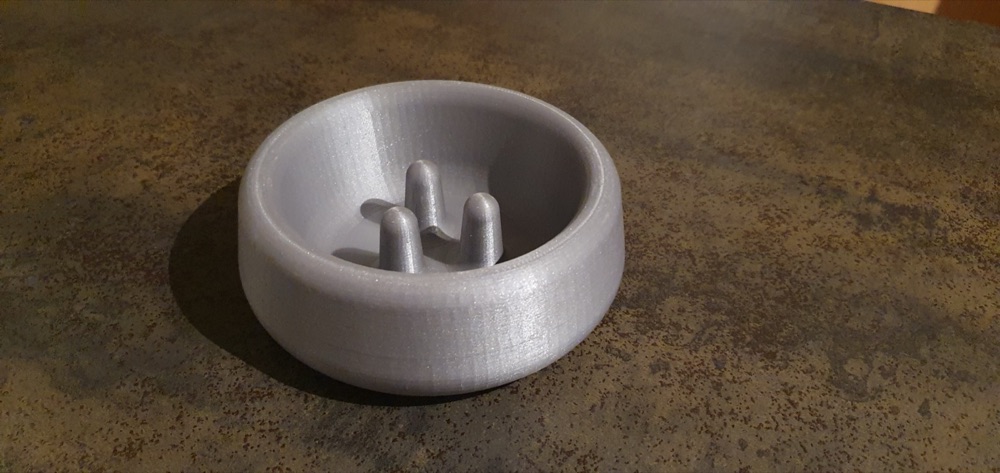 Köpek Mama Kabı (Ortasında Üç Çıkıntılı, 18 cm)