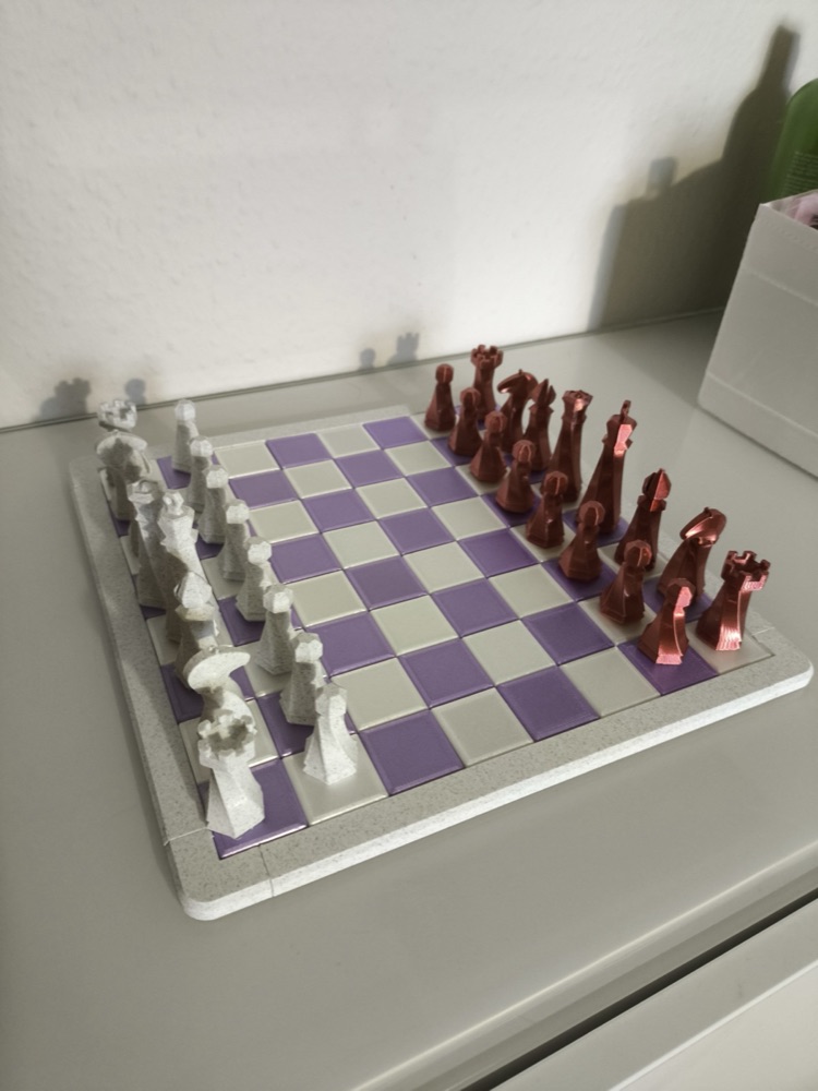 Orta Boy Satranç Tahtası (30 mm Kareli, Geçmeli Kenarlı, Sıkı ve Gevşek Geçme Seçenekli) görsel 2